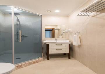 Фото номера Улучшенный двухместный номер с 1 кроватью Отель Boutique Hotel Kaspi г. Темиртау 7