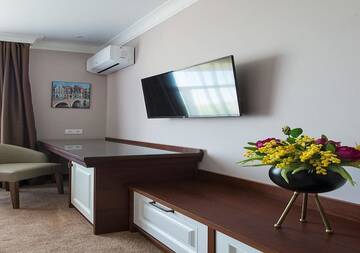 Фото номера Улучшенный двухместный номер с 1 кроватью Отель Boutique Hotel Kaspi г. Темиртау 9