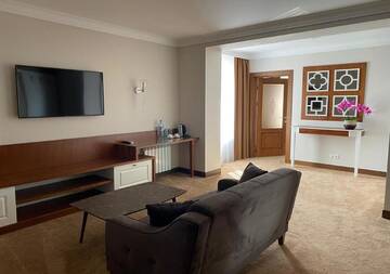 Фото номера Семейный люкс Отель Boutique Hotel Kaspi г. Темиртау 4