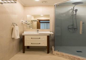 Фото номера Улучшенный двухместный номер с 2 отдельными кроватями Отель Boutique Hotel Kaspi г. Темиртау 2