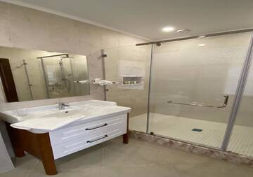 Фото номера Полулюкс Отель Boutique Hotel Kaspi г. Темиртау 3